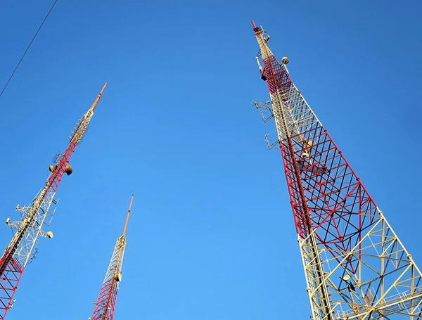 ciel bleu antenne télécom infrastructure