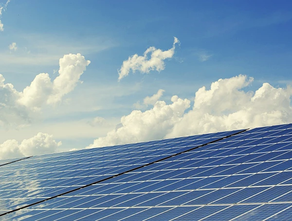 panneau photovoltaïque électricité renouvelable énergie lumière ciel